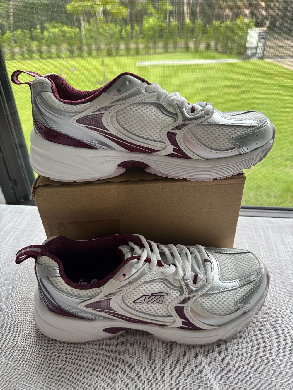 Avia Women’s Athletic Sneakers Size 7 White Silver & Purple Athletic Running Sho
